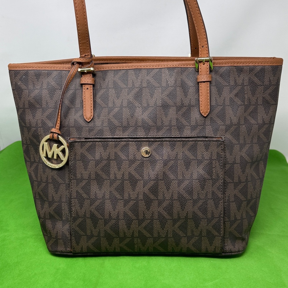 MICHAEL KORS BROWN LOGO LARGE TOTE WITH FRONT POCKET - Picture 2 of 16